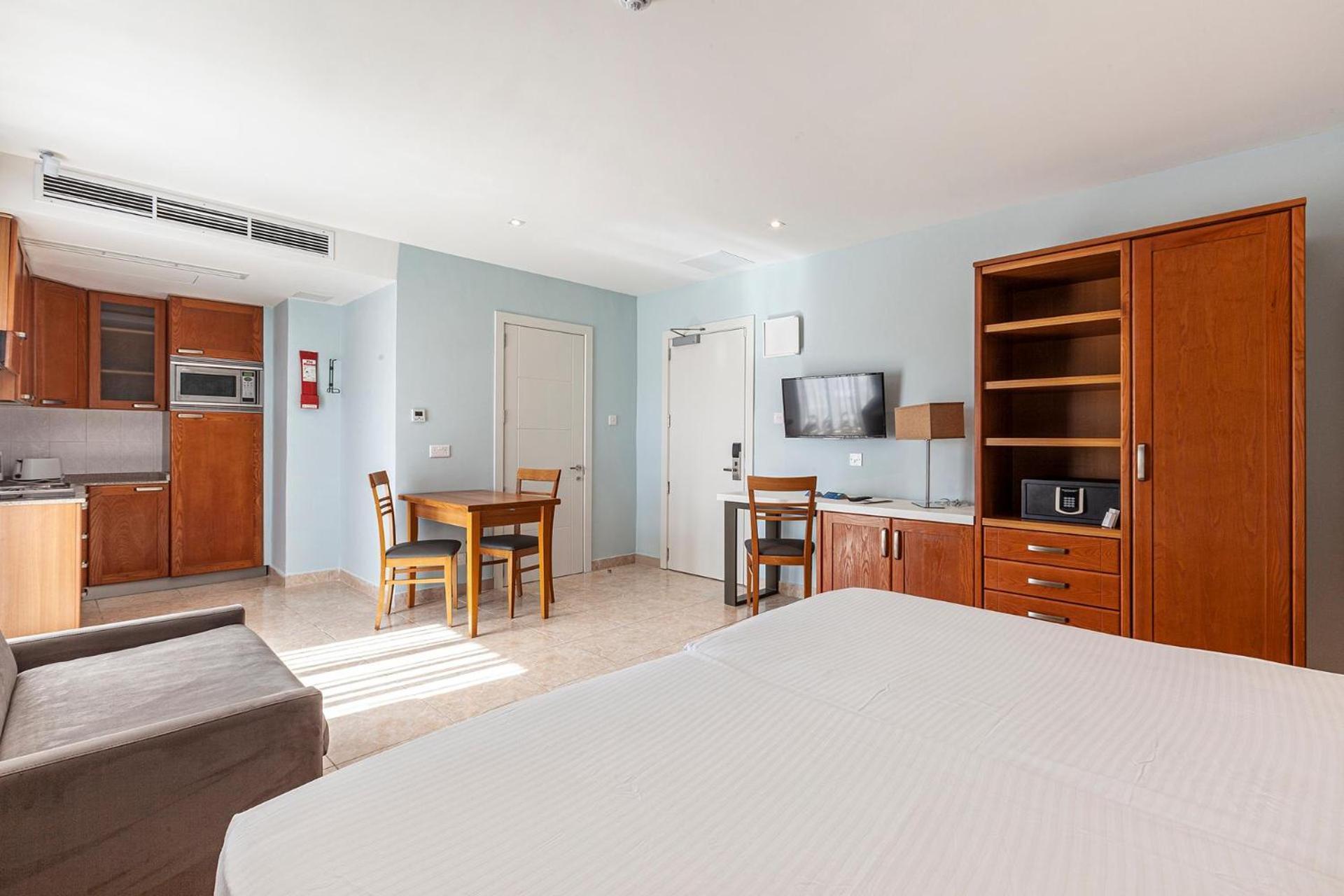 Pergola & Hotel 4*