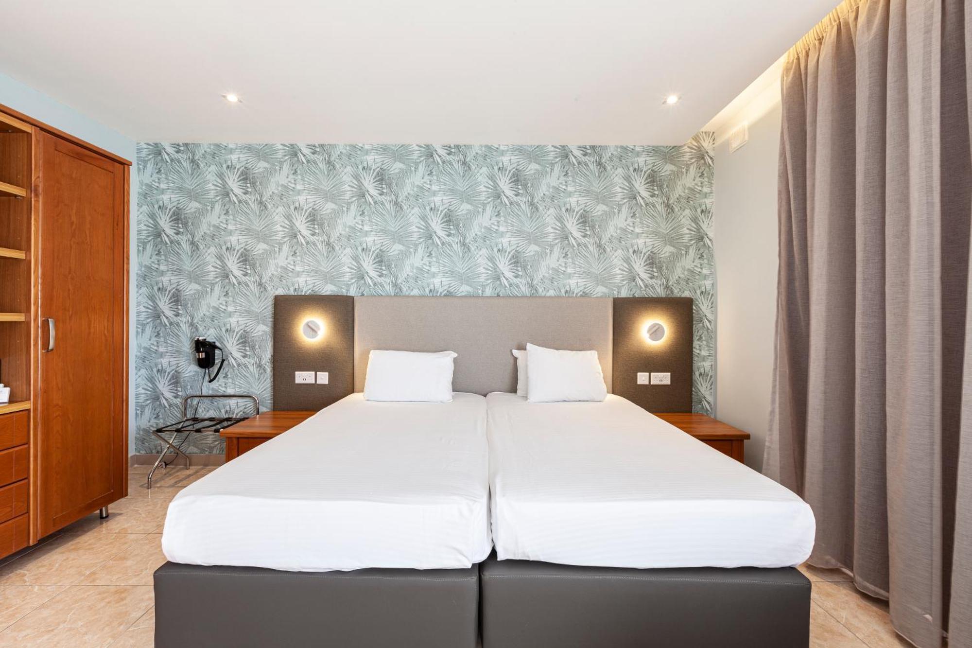 Hotel Pergola & 4*